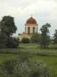 Mausoleum im Sommer